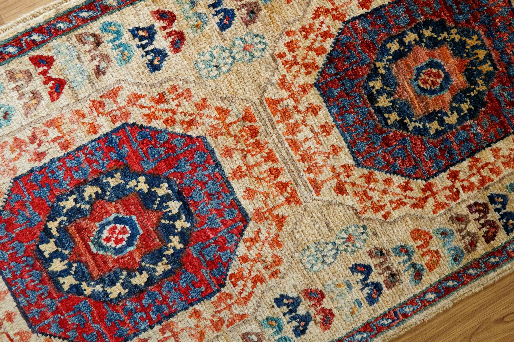  アフガン ガズニー手織り絨毯 ベージュ×レッド 92×56cm