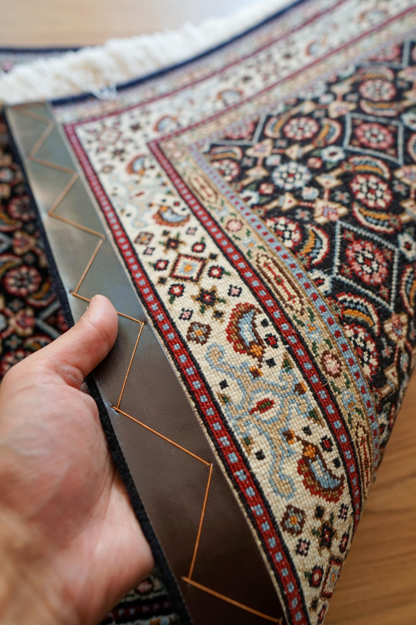  ペルシャ 絨毯　ムード産 89×58cm