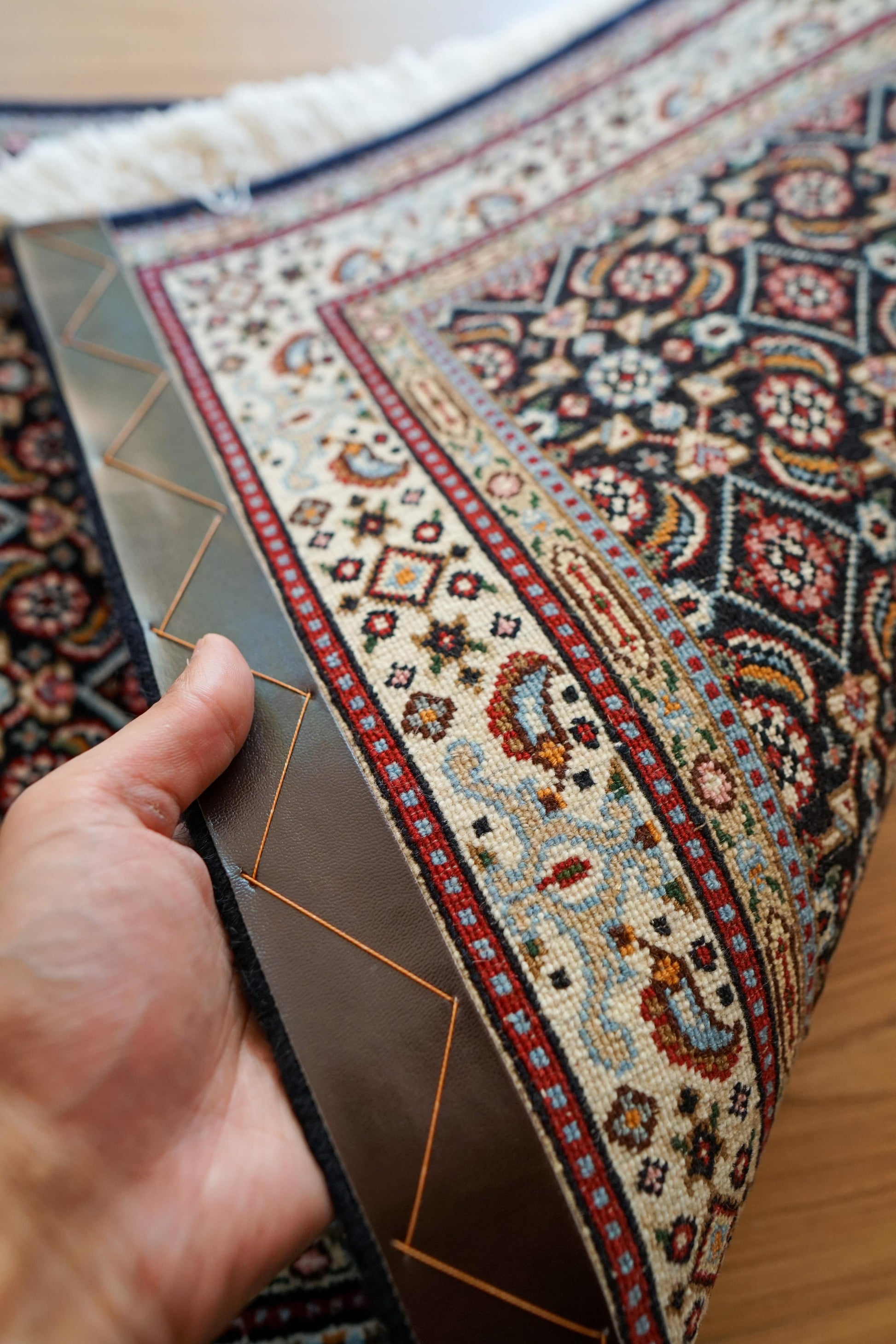  ペルシャ 絨毯　ムード産 89×58cm