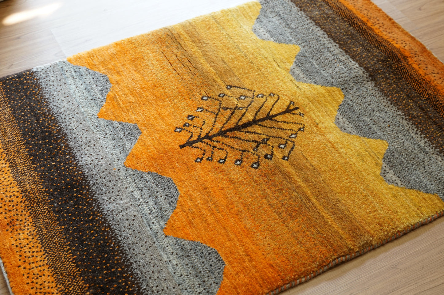 Collection ペルシャ手織り絨毯 カシュクリギャッベ (リーズバフト） 118×84cm 山と生命の樹デザイン ウールラグ