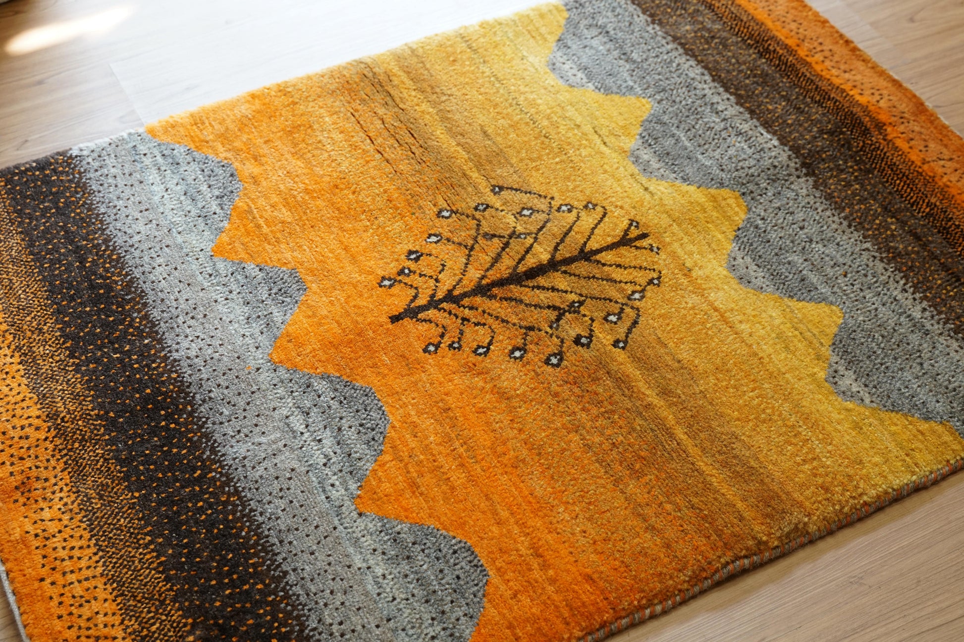 Collection ペルシャ手織り絨毯 カシュクリギャッベ (リーズバフト） 118×84cm 山と生命の樹デザイン ウールラグ