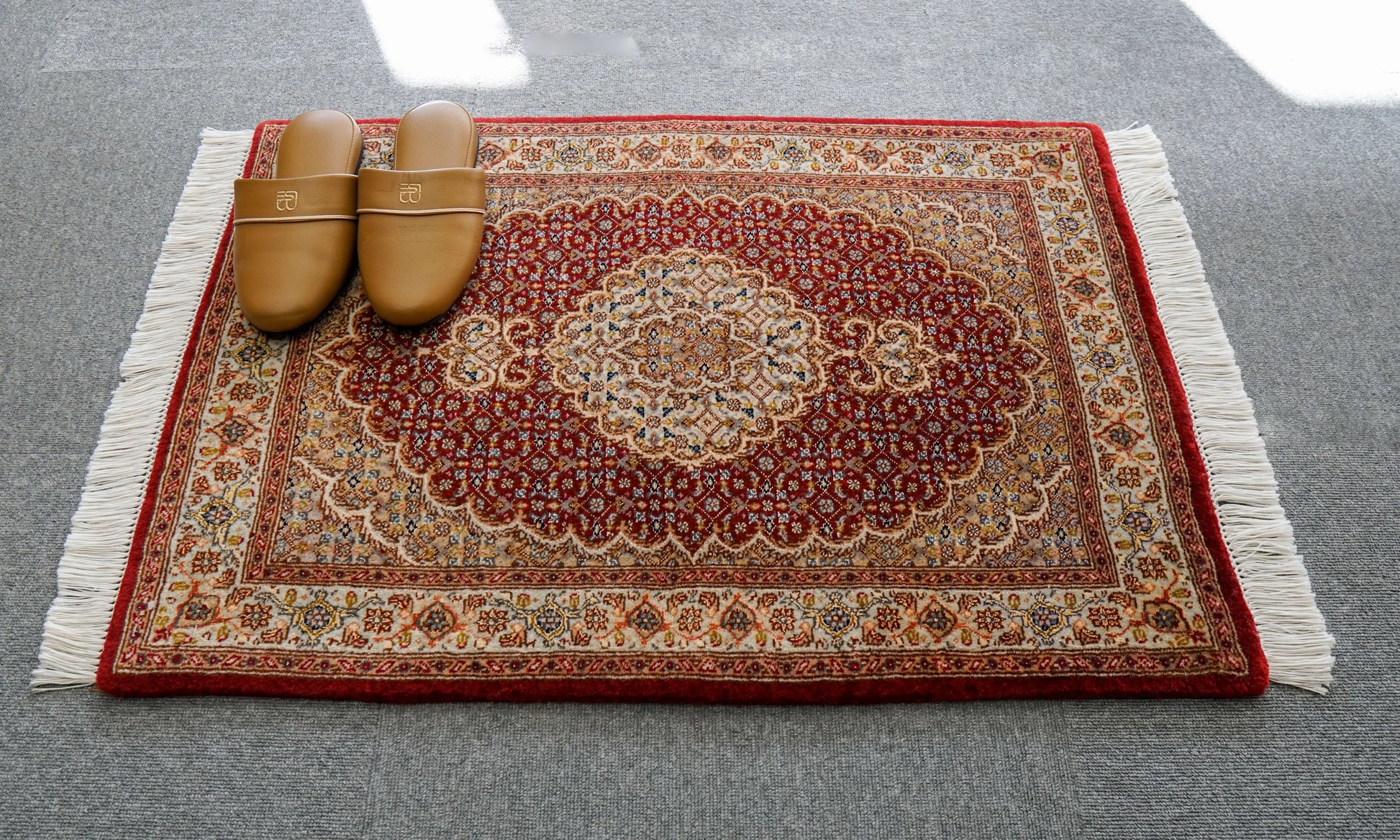 88×61cm【ペルシャ手織り絨毯 タブリーズ産　50RAJ】 Decorworks