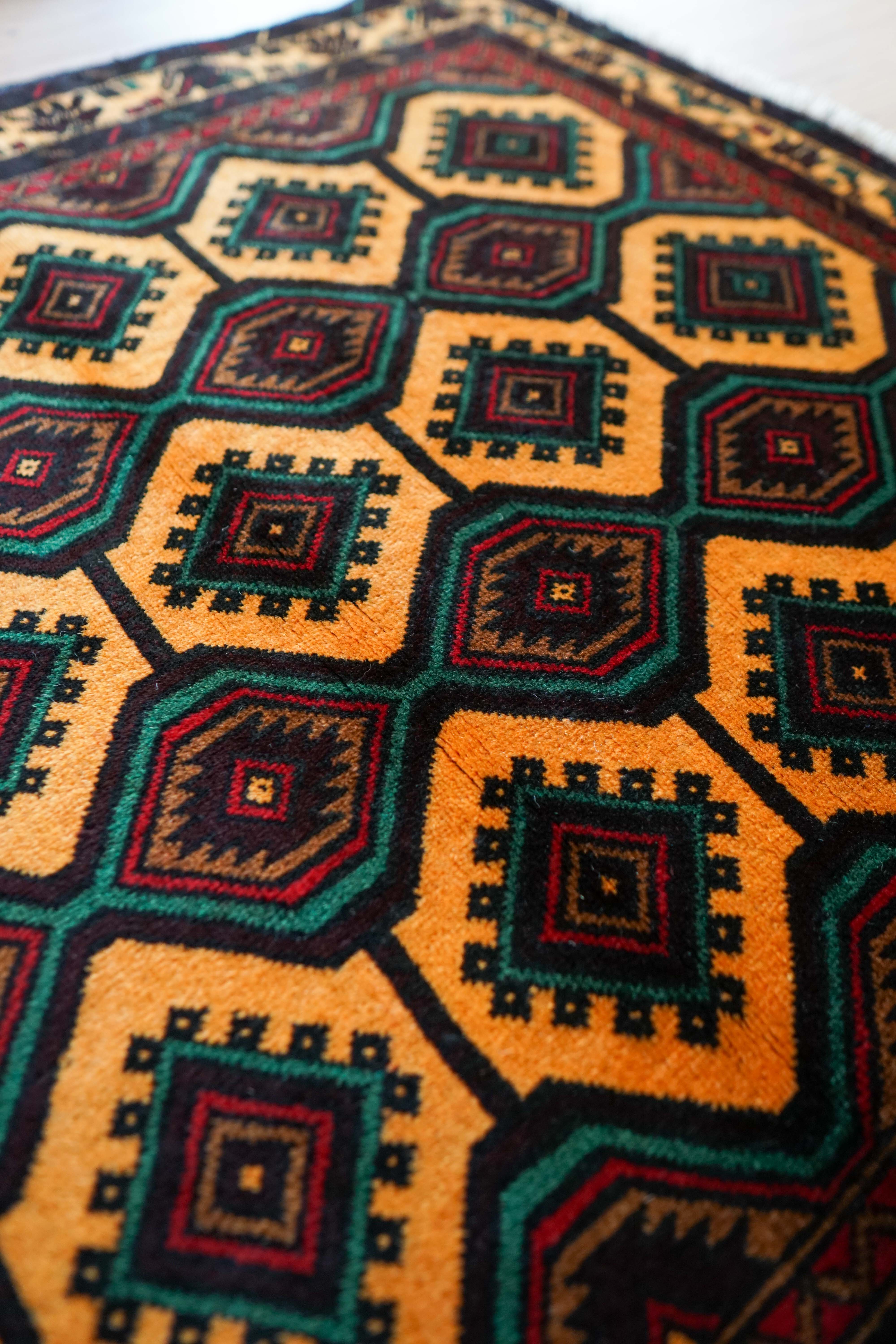 トライバルラグ（トルクメン族）180×113cm – Decorworks