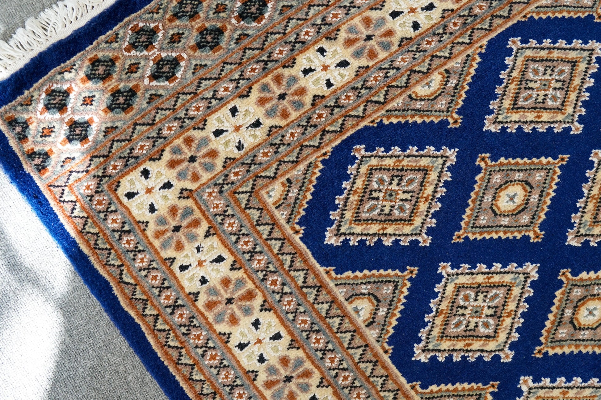 185×126cm パキスタン手織り絨毯 . トライバルラグ　 Decorworks
