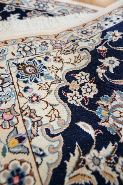  ペルシャ絨毯 ナイン産 121×79cm｜ネイビー基調