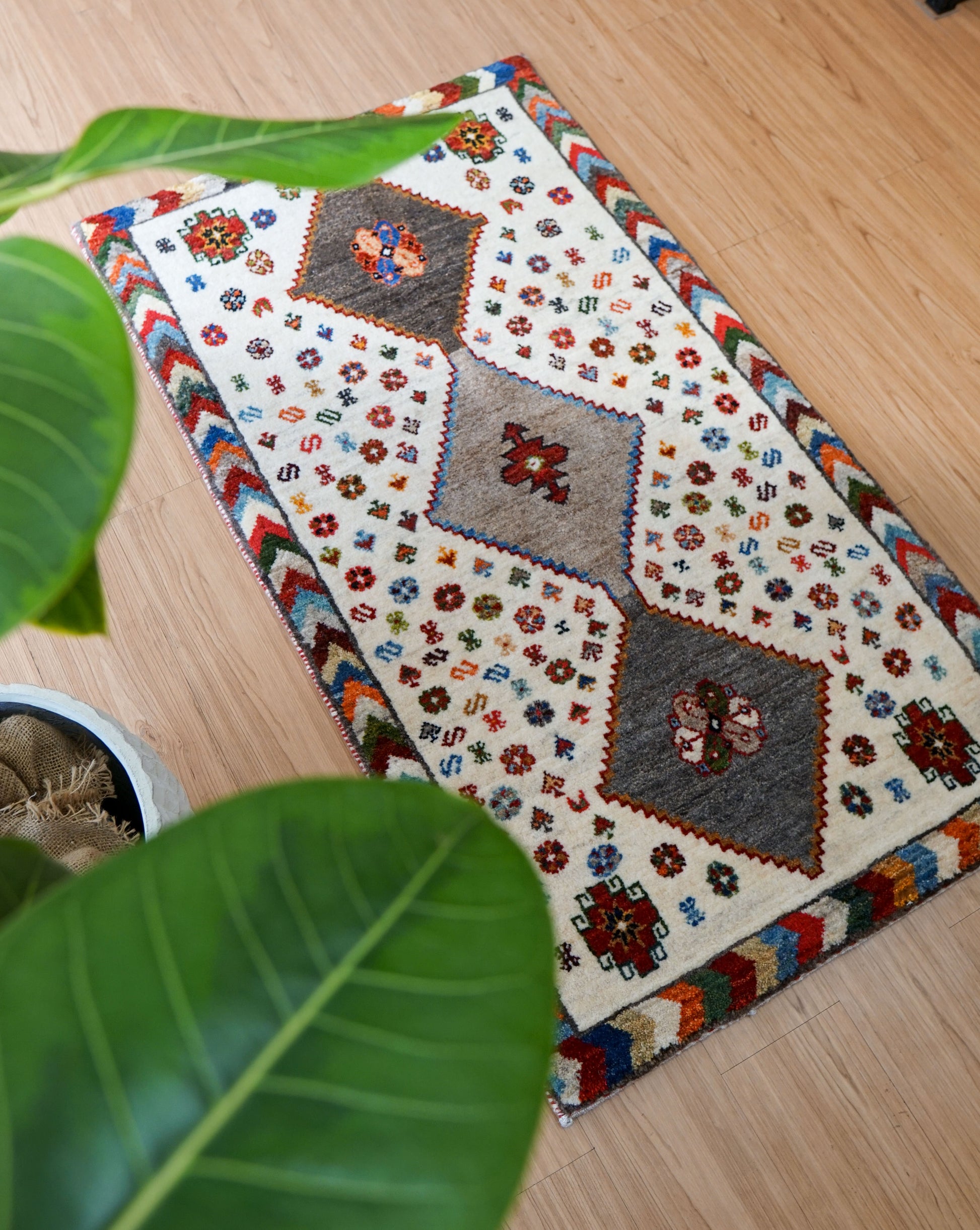  136×74cm 手織り ペルシャ 絨毯 カシュクリギャッベ