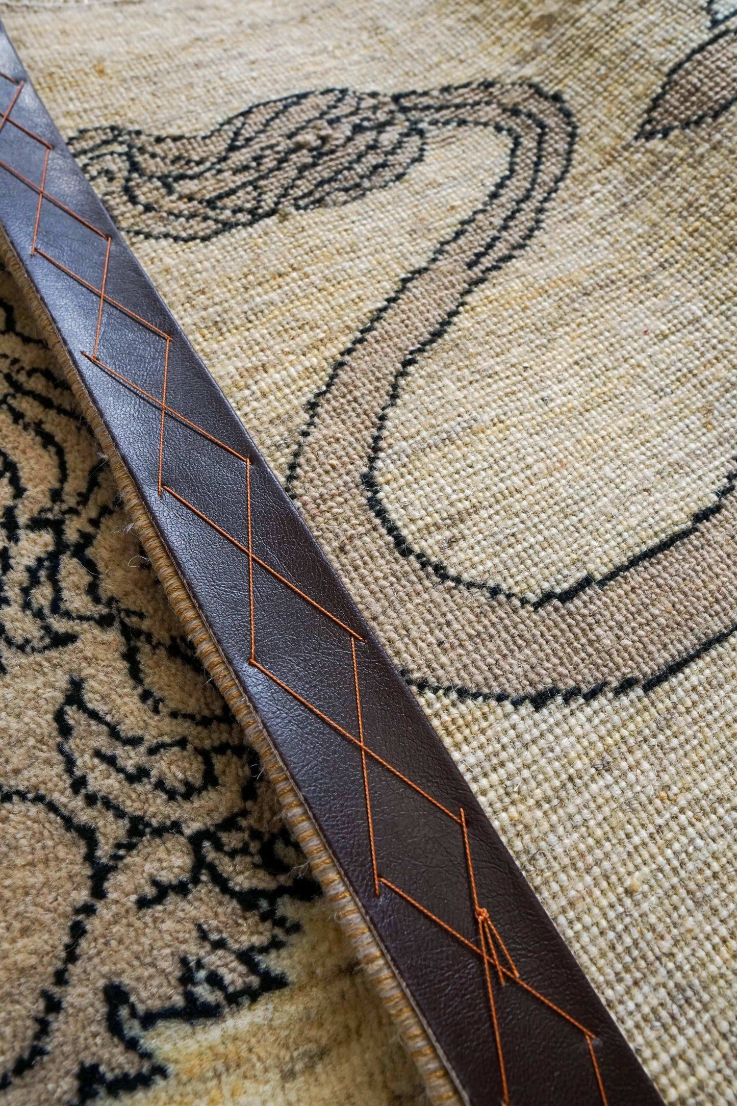  手織りペルシャ絨毯 カシュクリギャッベ リズバフト  93×65cm｜ライオンと太陽デザイン｜高密度織り ウールラグ 玄関マット