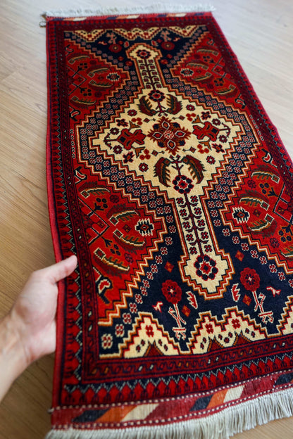  アフガニスタン手織り絨毯 カールモハメディ 105×52cm｜高密度織り・上質ウール トライバルラグ