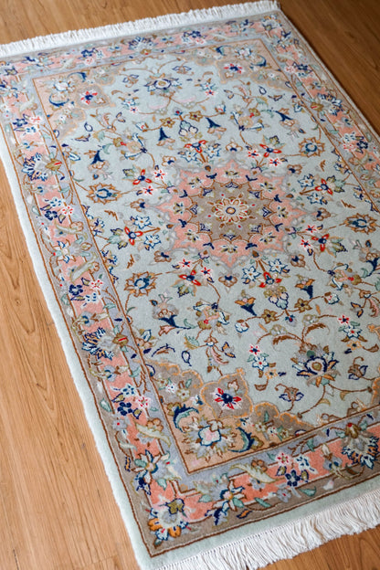 Collection ペルシャ絨毯 カシャーン産 130×85cm ｜ ウールとシルクが織りなす柔らかな光と伝統の花文様