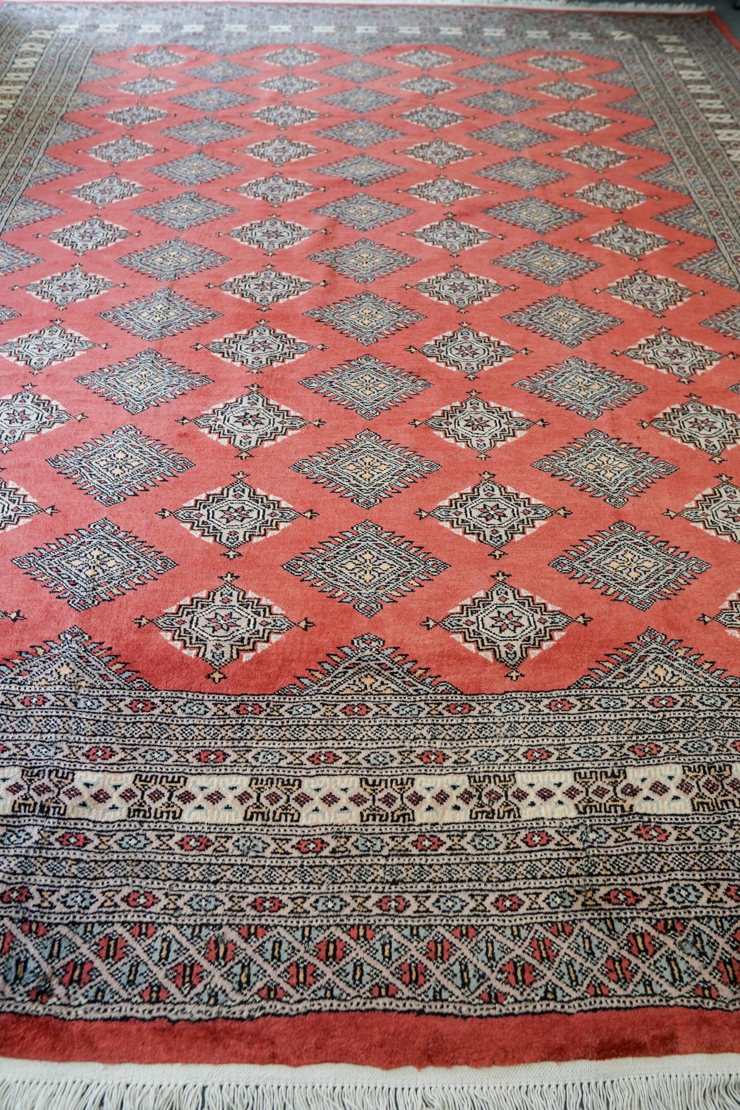 Collection パキスタン手織り絨毯 302×245cm トライバルデザイン ウールラグ