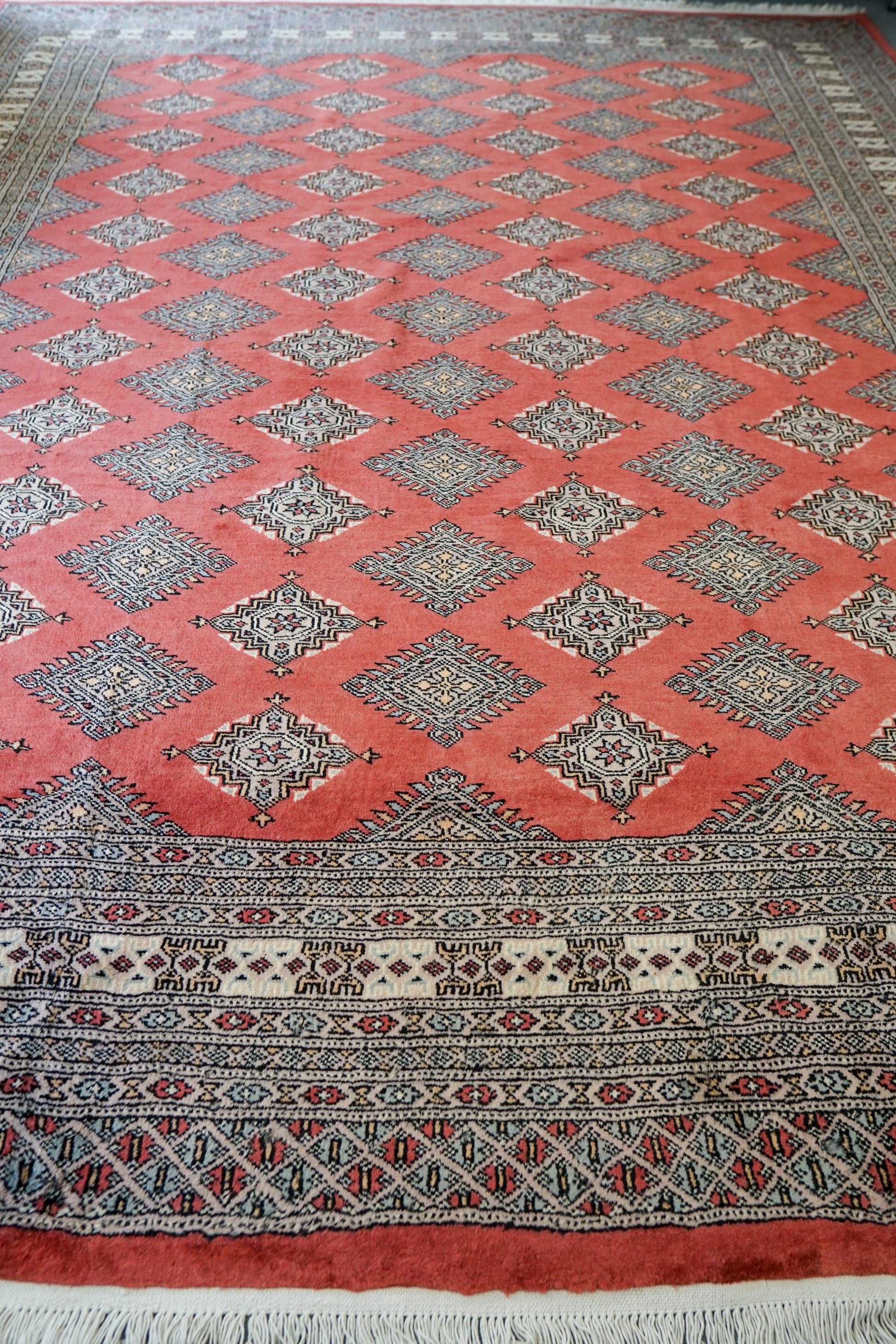 Collection パキスタン手織り絨毯 302×245cm トライバルデザイン ウールラグ