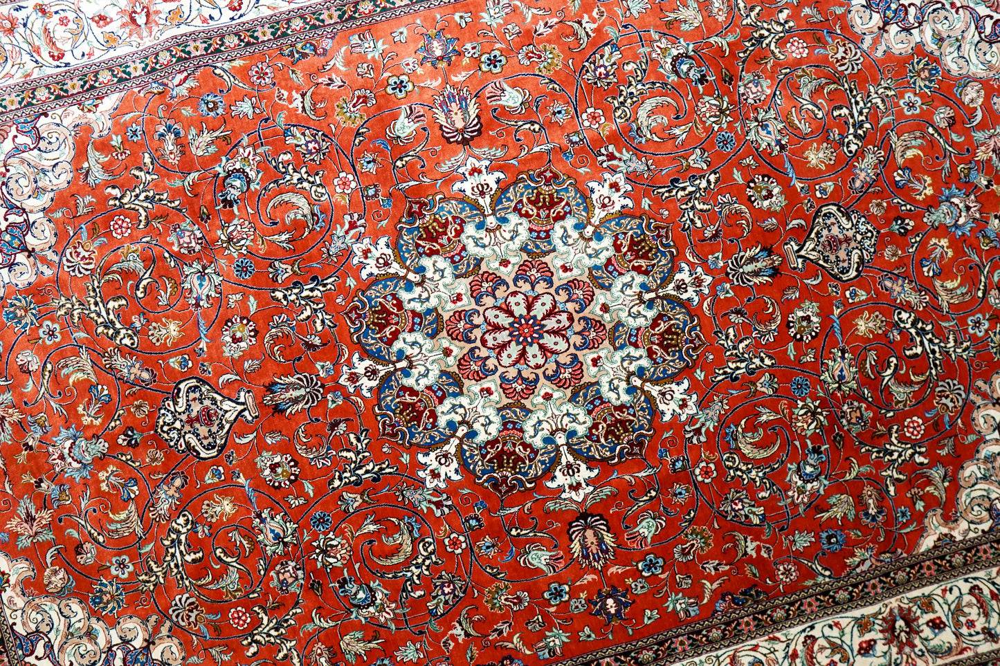 ペルシャ絨毯 クム産 モハマディ工房 シルク100% 197×130cm｜手織り 高密度シルクラグ メダリオンデザイン