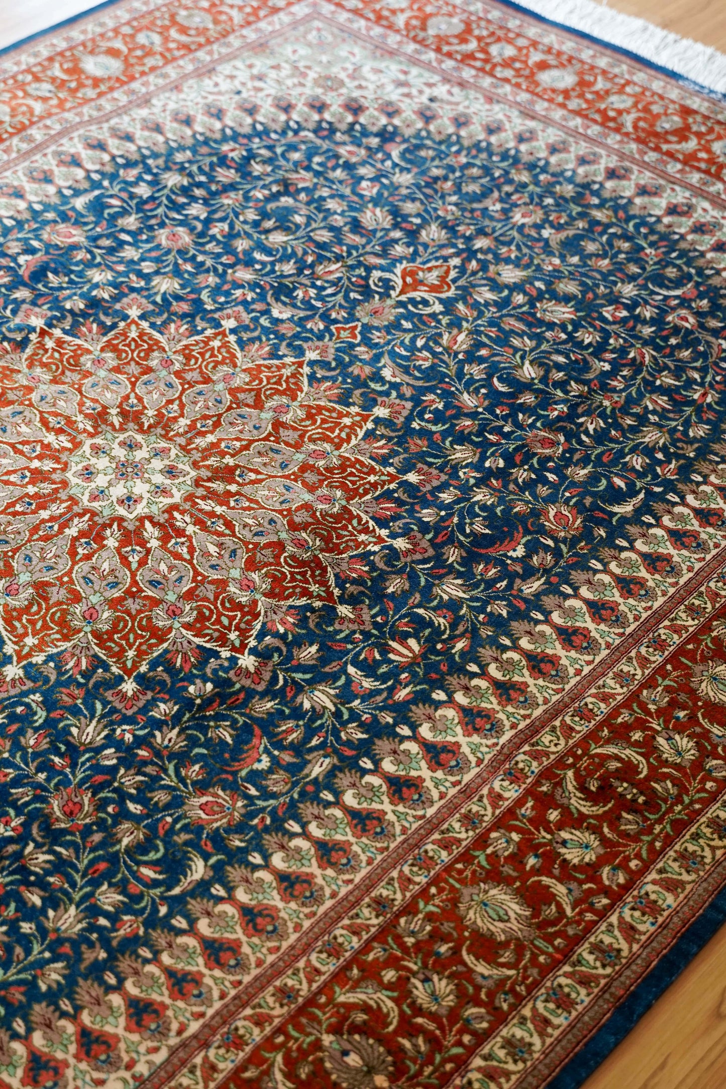 Collection 197×135cm ペルシャ手織り絨毯 クム産 ヌーリ工房 シルク100% 証明書付