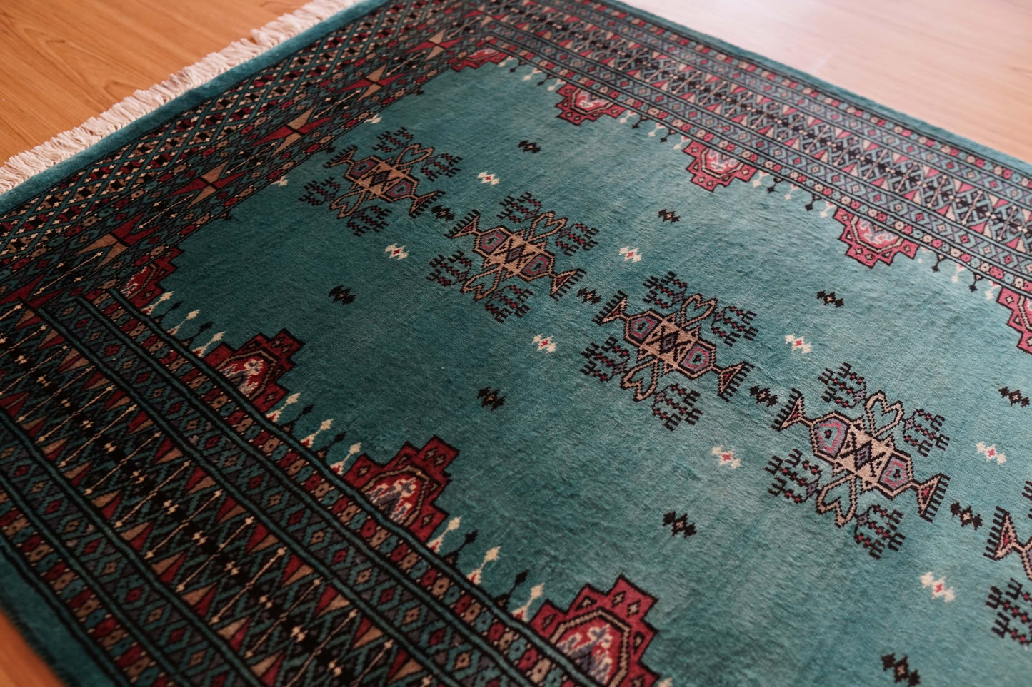  パキスタン手織り絨毯　122×82cm — ランプ文様が彩る上質ウールラグ