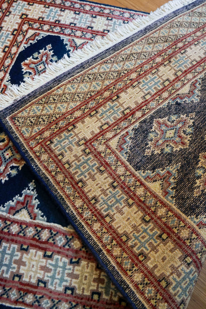  パキスタン手織り絨毯　 93×61cm