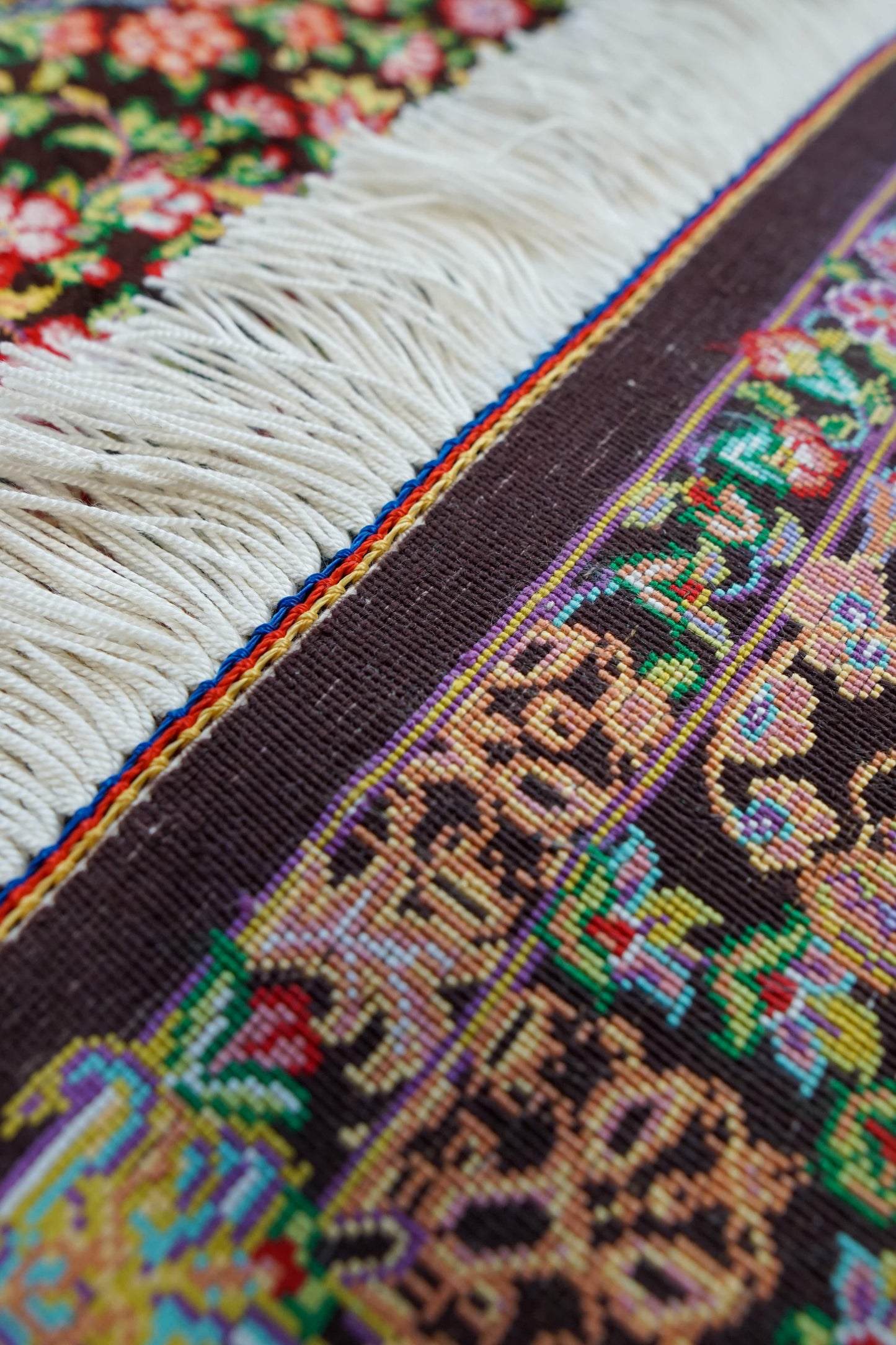  90×60cm　 ペルシャ絨毯　クム産　イザテイ房　　