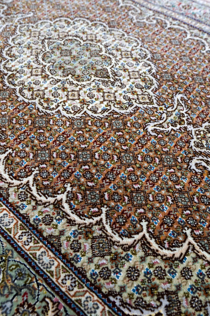  ペルシャ手織り絨毯 タブリーズ産　50RAJ  127×85cm