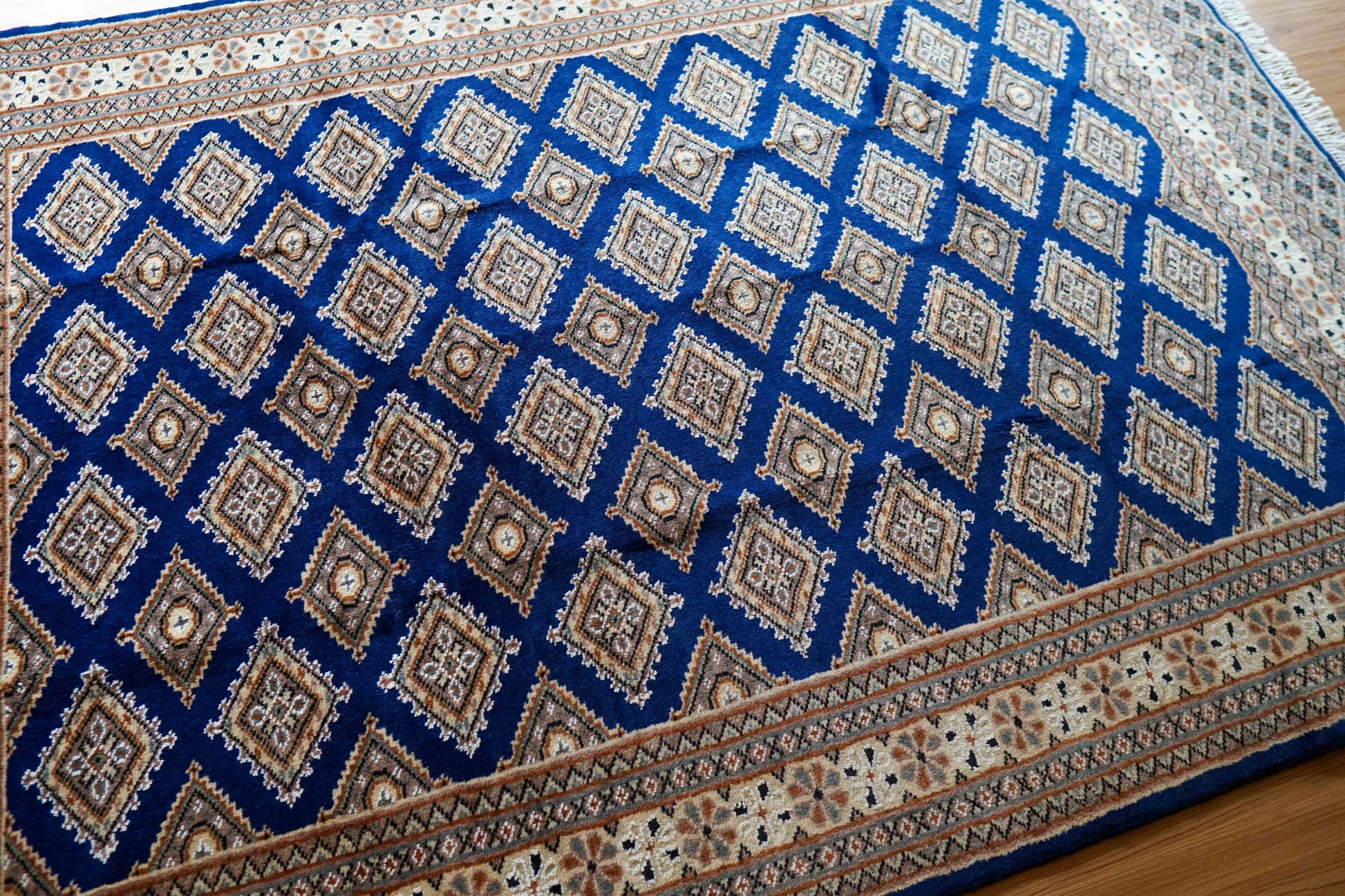  パキスタン手織り絨毯 185×126cm . トライバルラグ