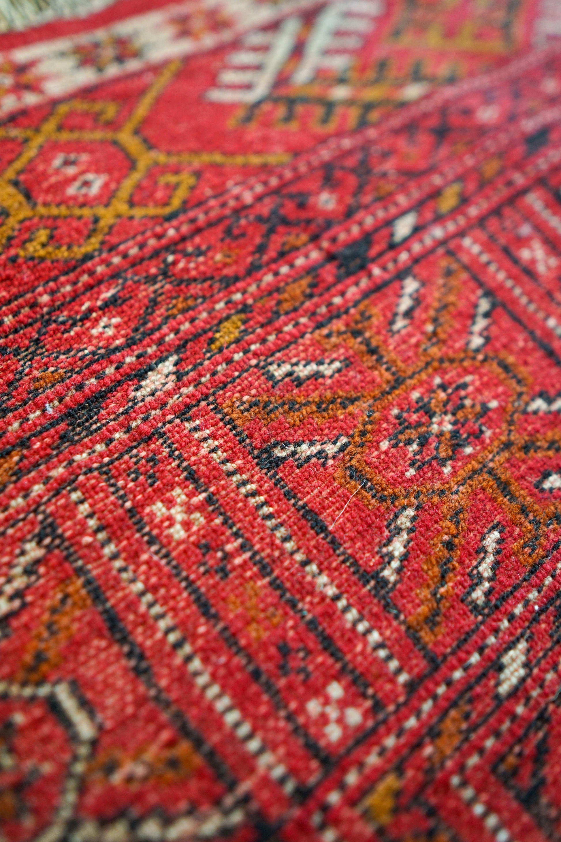  192×126cm　トルクメン ボハラ手織り絨毯
