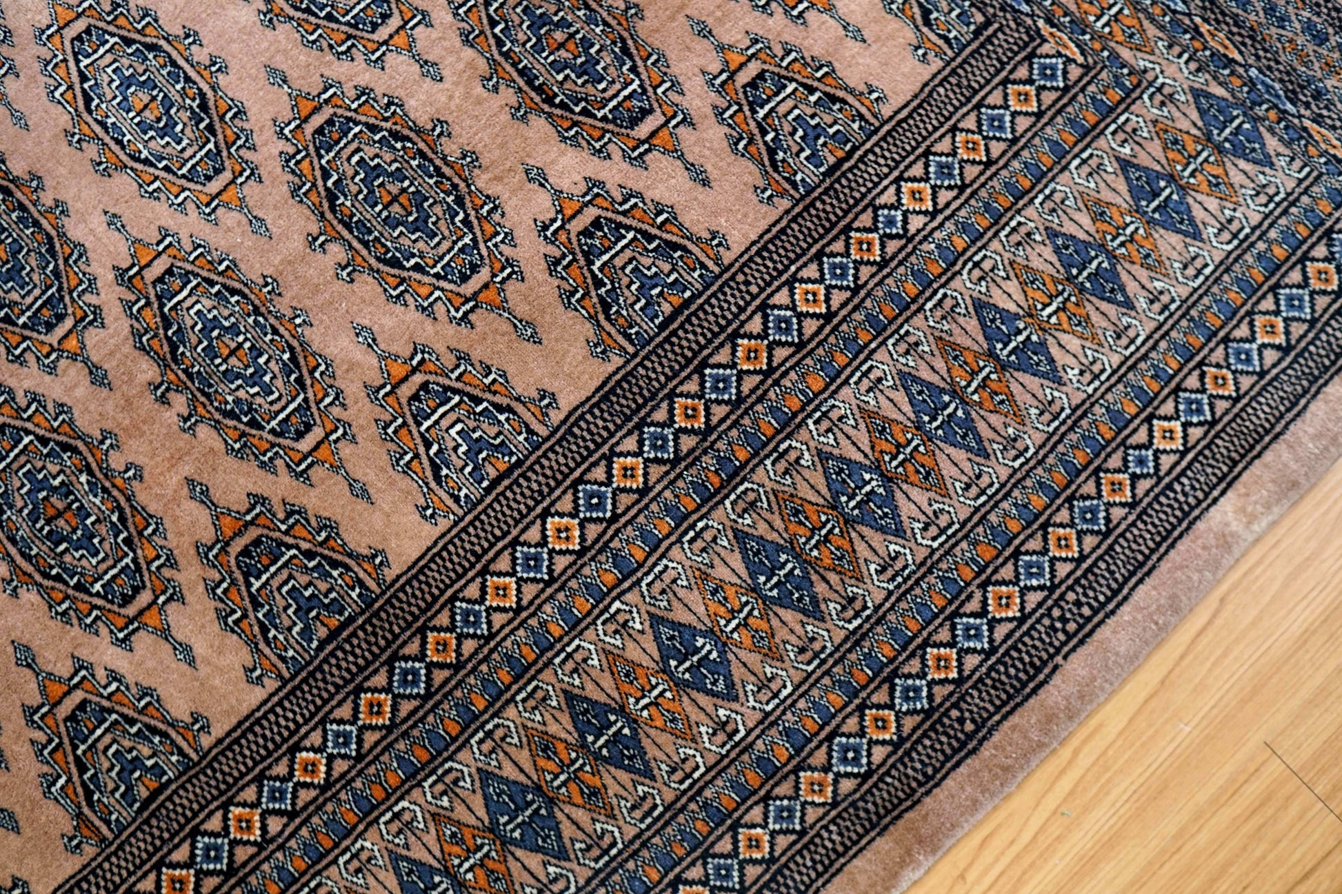  パキスタン手織り絨毯  251×161cm