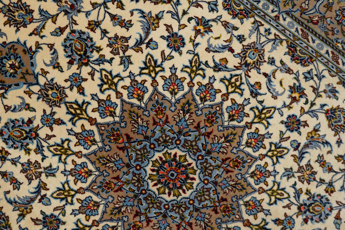  ペルシャ絨毯 カシャーン産 226×152cm (カシャン)｜伝統メダリオンデザイン・上品なアイボリー×ブルー