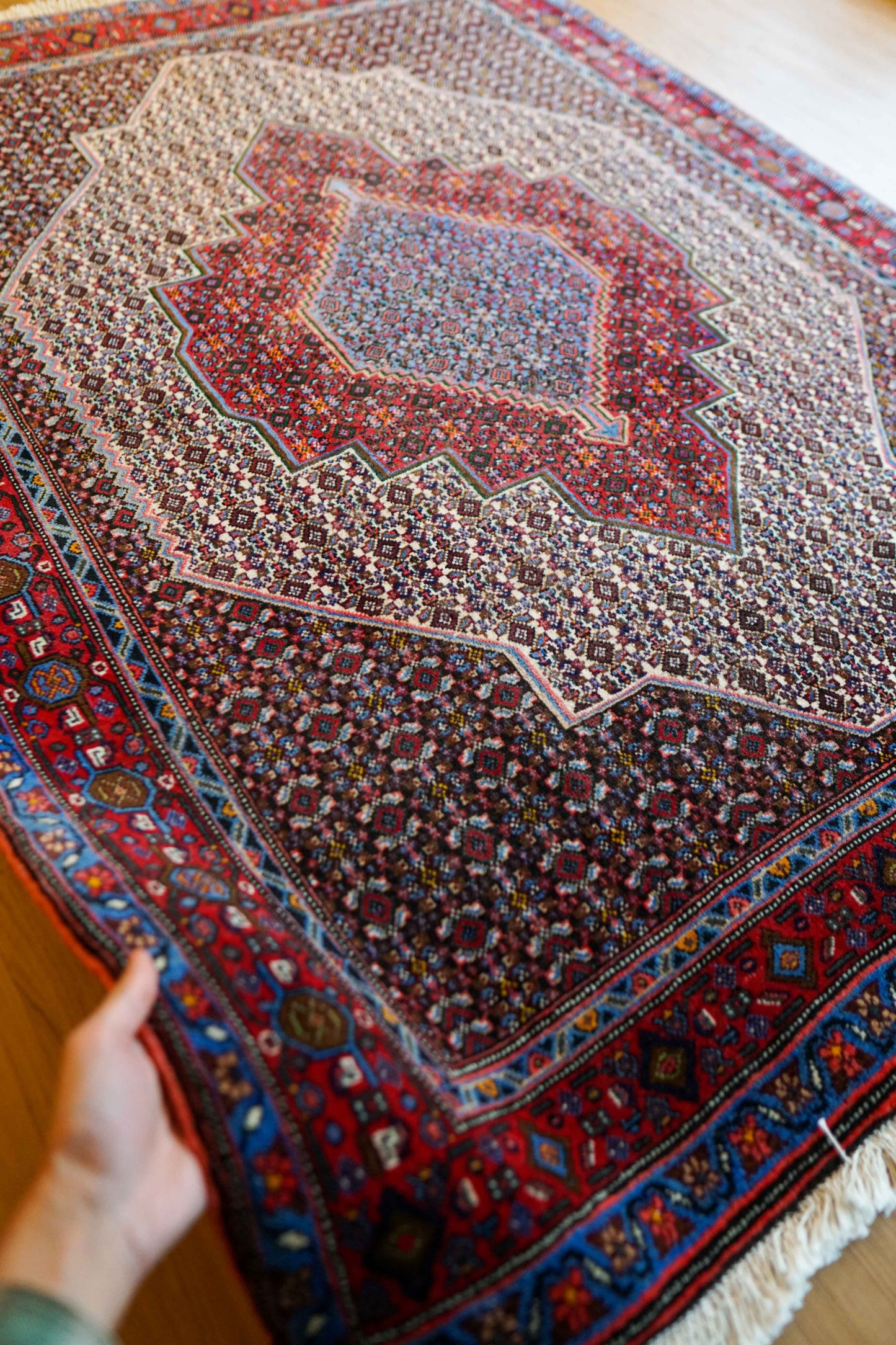 手織りペルシャ絨毯 セネンダジ産 164×152cm