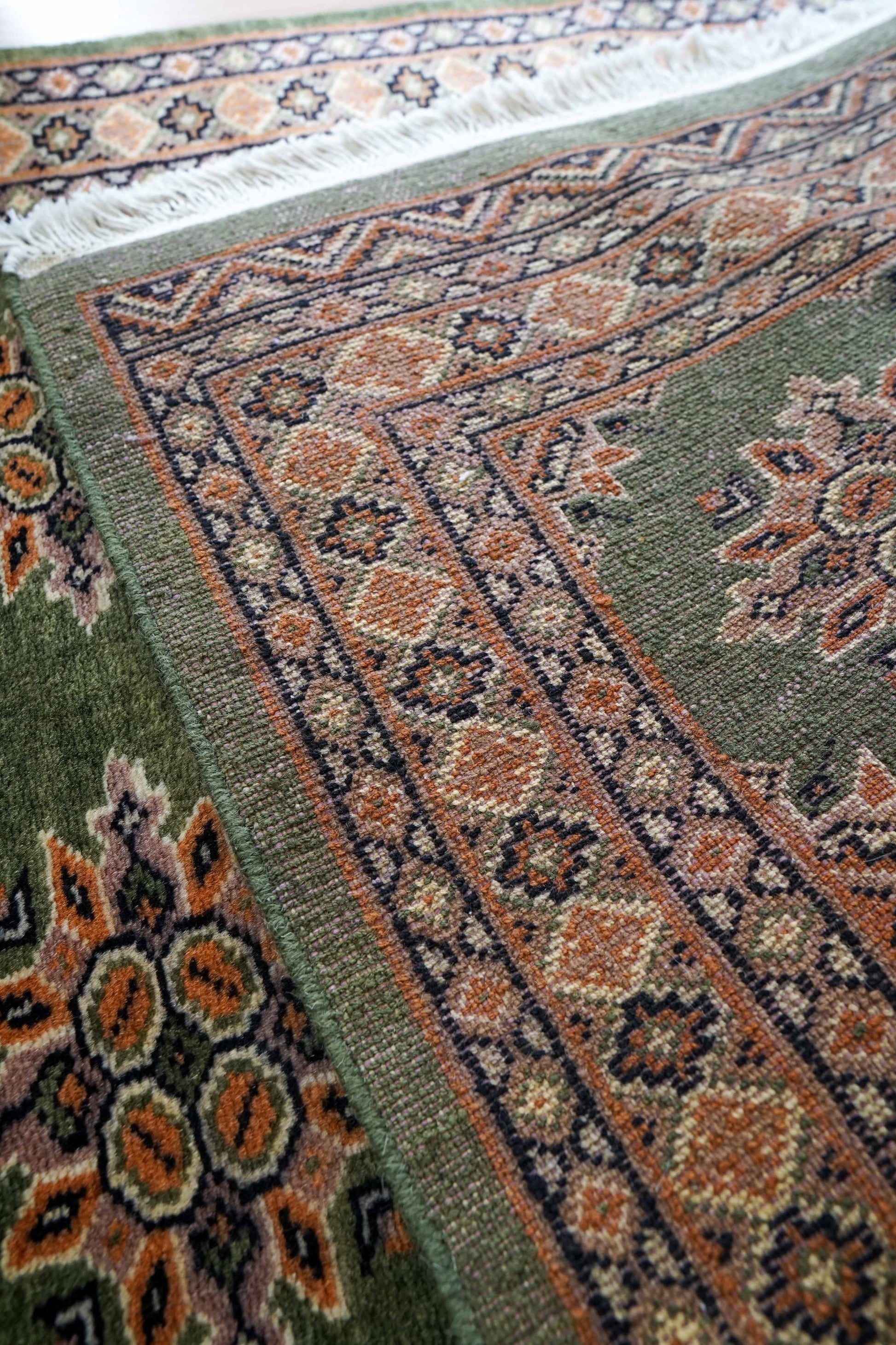  パキスタン手織り絨毯 118×79cm