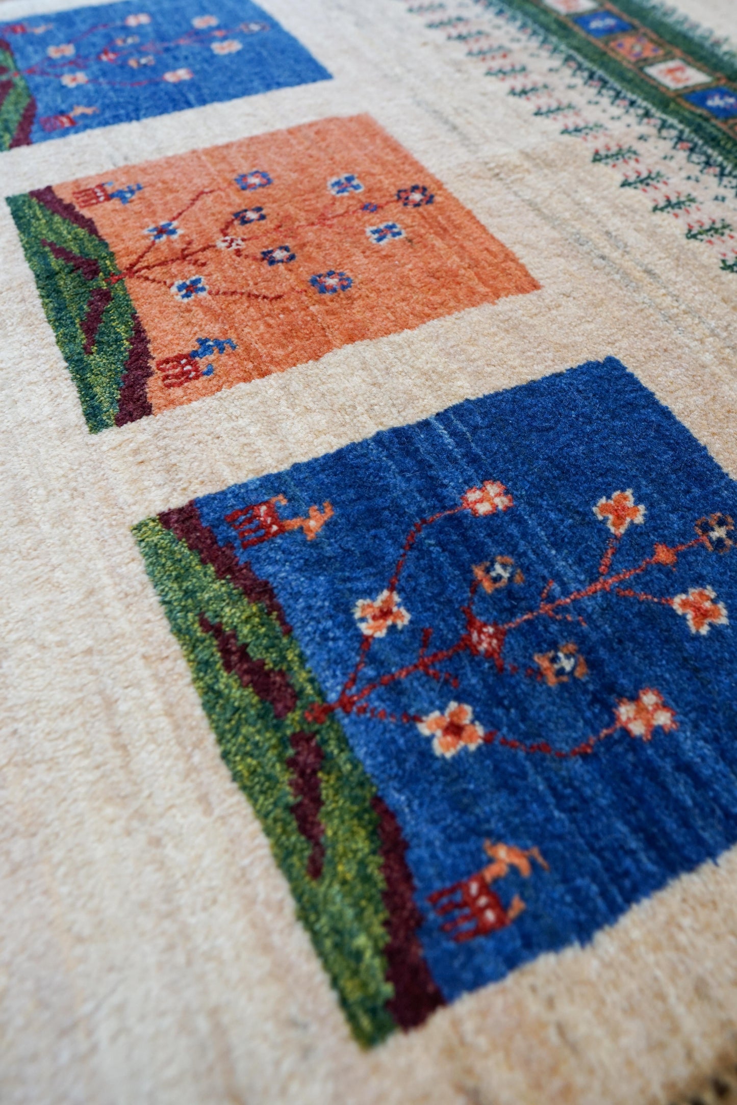 ペルシャ絨毯 カシュクリ ギャッベ リズバフトギヤべ 128×87cm