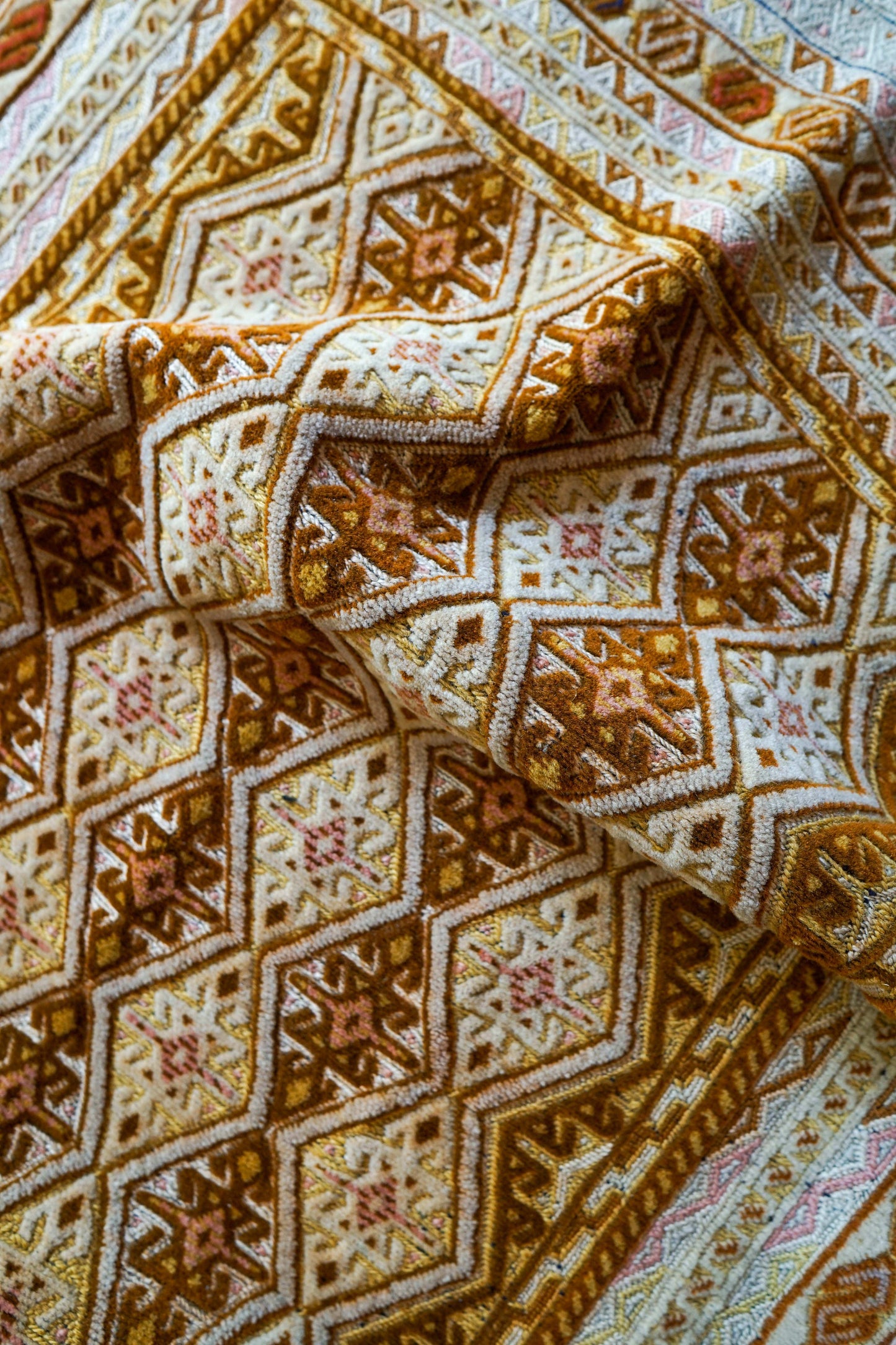  手織りマシュワニキリム  トライバルラグ 115×76cm