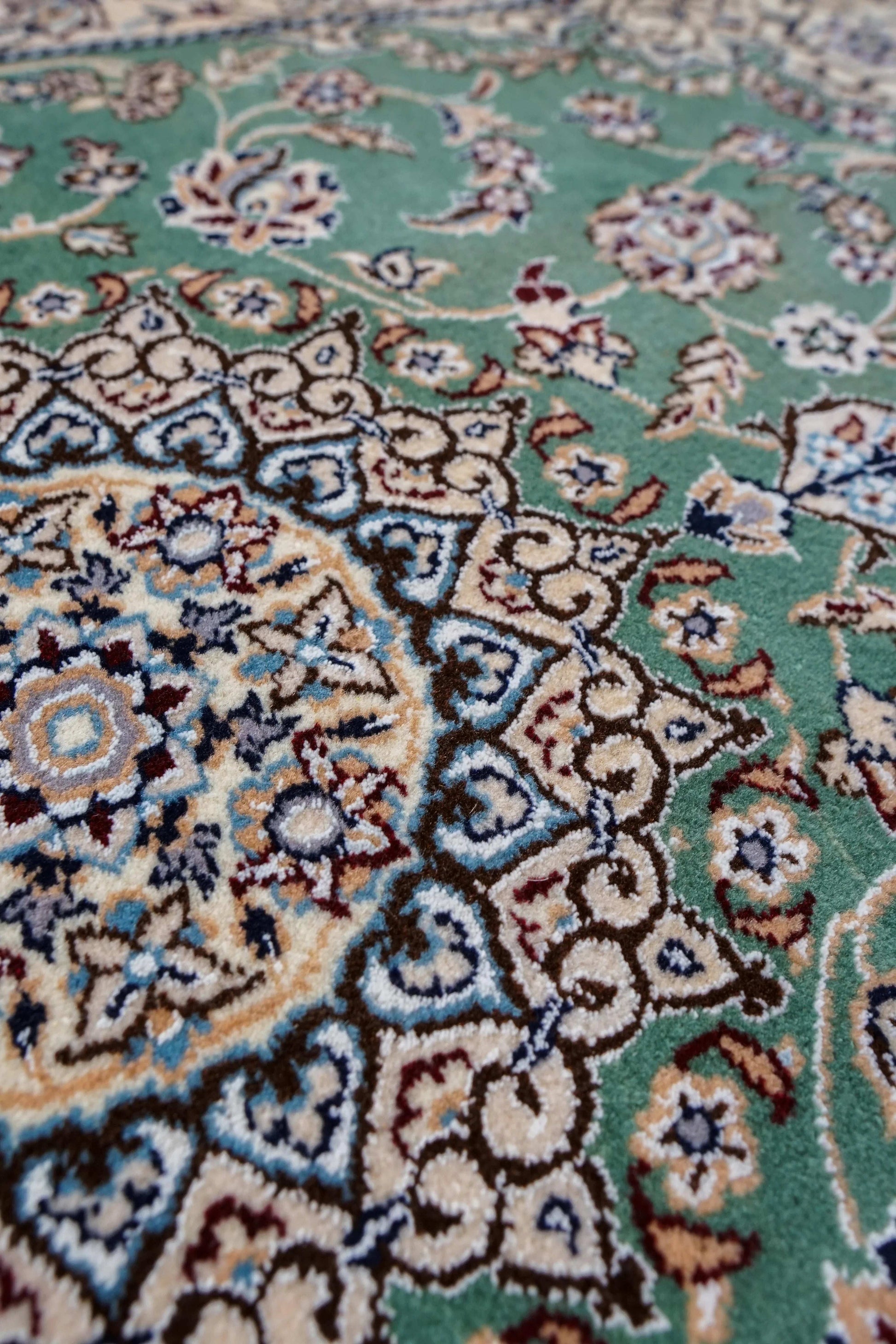  116×78cm ペルシャ手織り絨毯 ナイン産