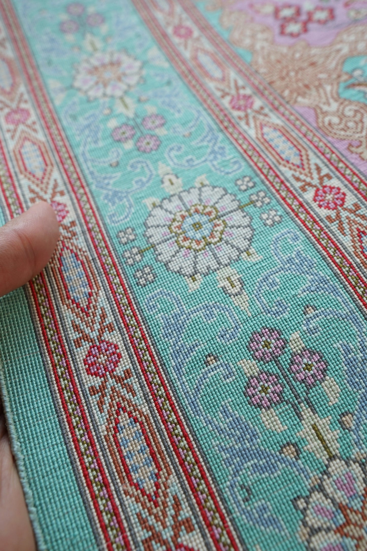 121×76㎝　【ペルシャ絨毯　クム産　ババイ房　シルク 100%　】証明書付 Decorworks