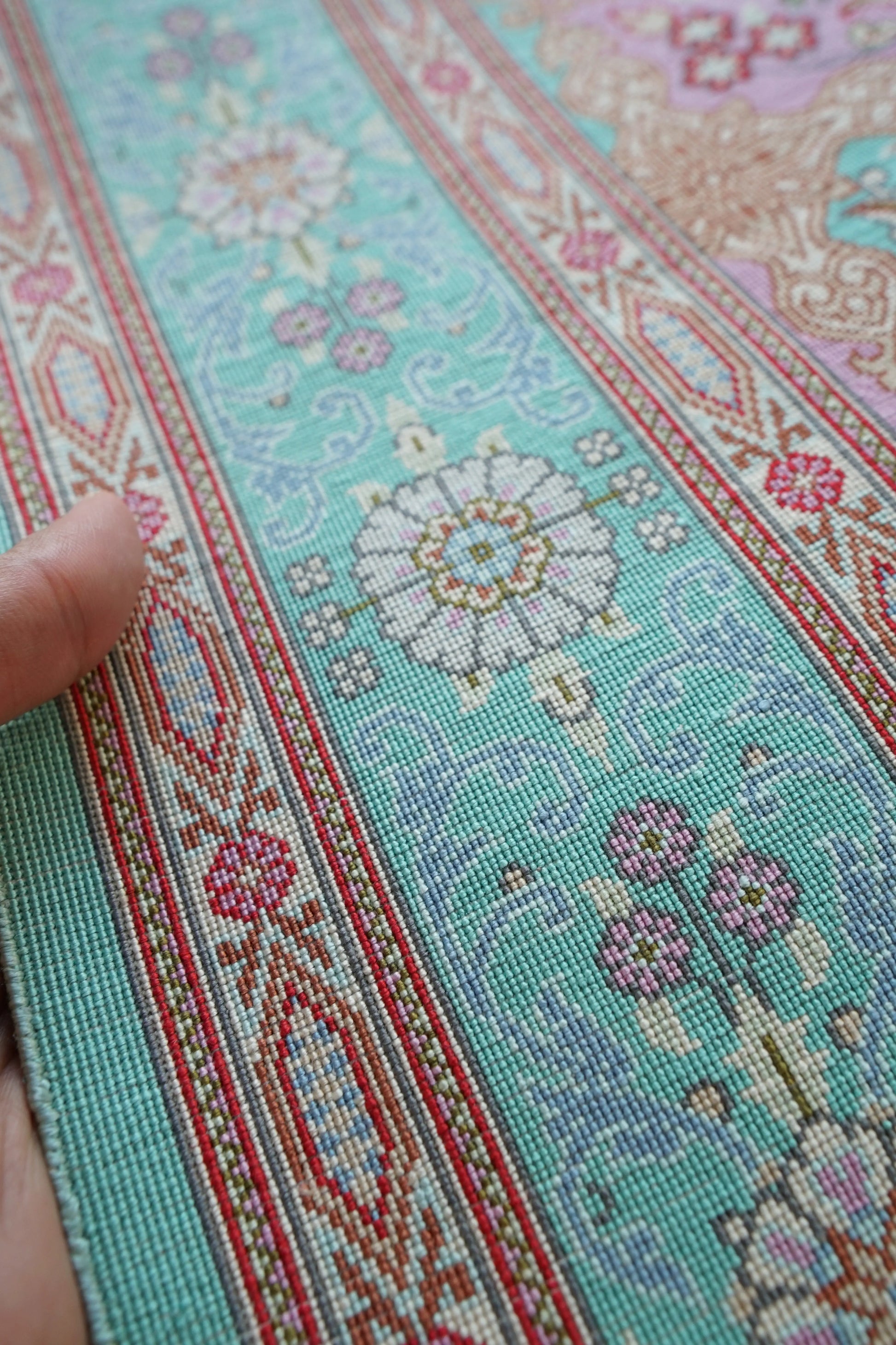121×76㎝　【ペルシャ絨毯　クム産　ババイ房　シルク 100%　】証明書付 Decorworks