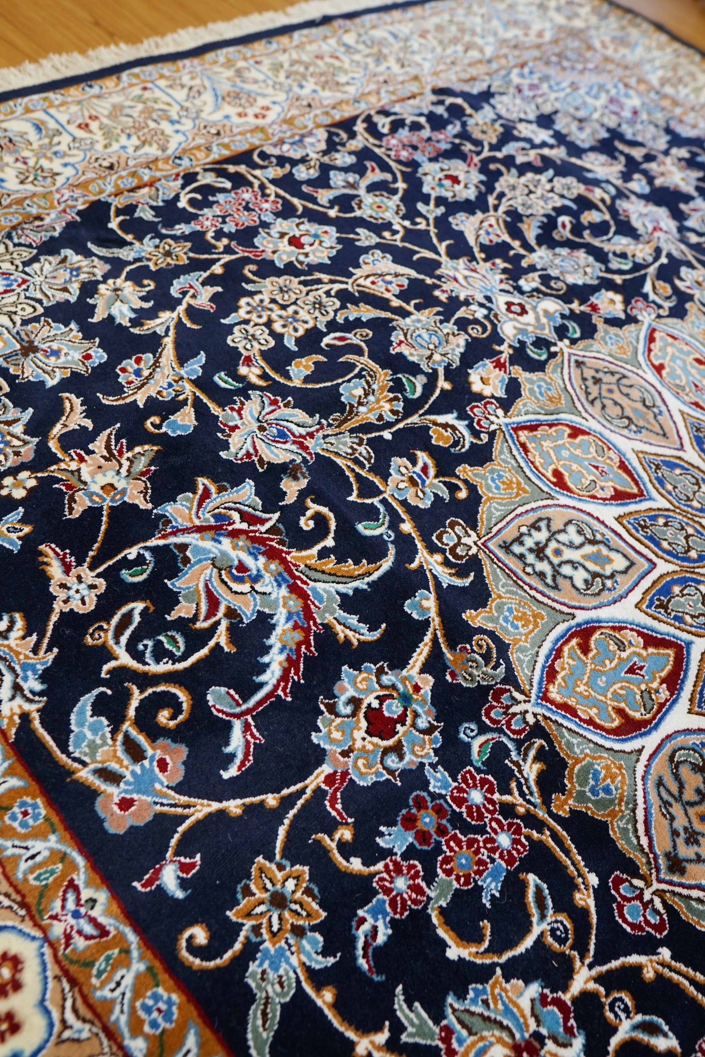  ペルシャ絨毯 ナイン産 250×200cm｜ウール×シルク・繊細メダリオンの伝統デザイン