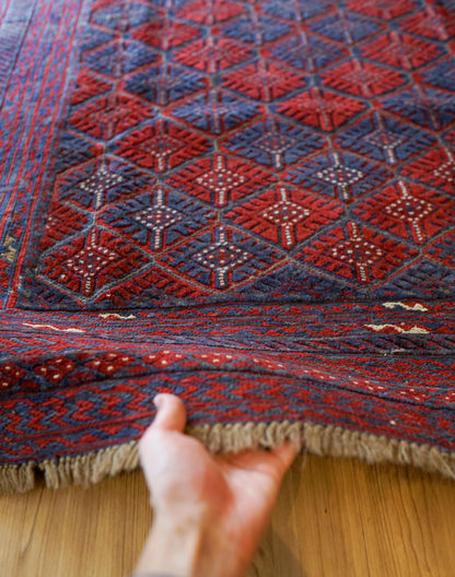  アフガニスタン手織りマシュワニキリム　 172×152cm