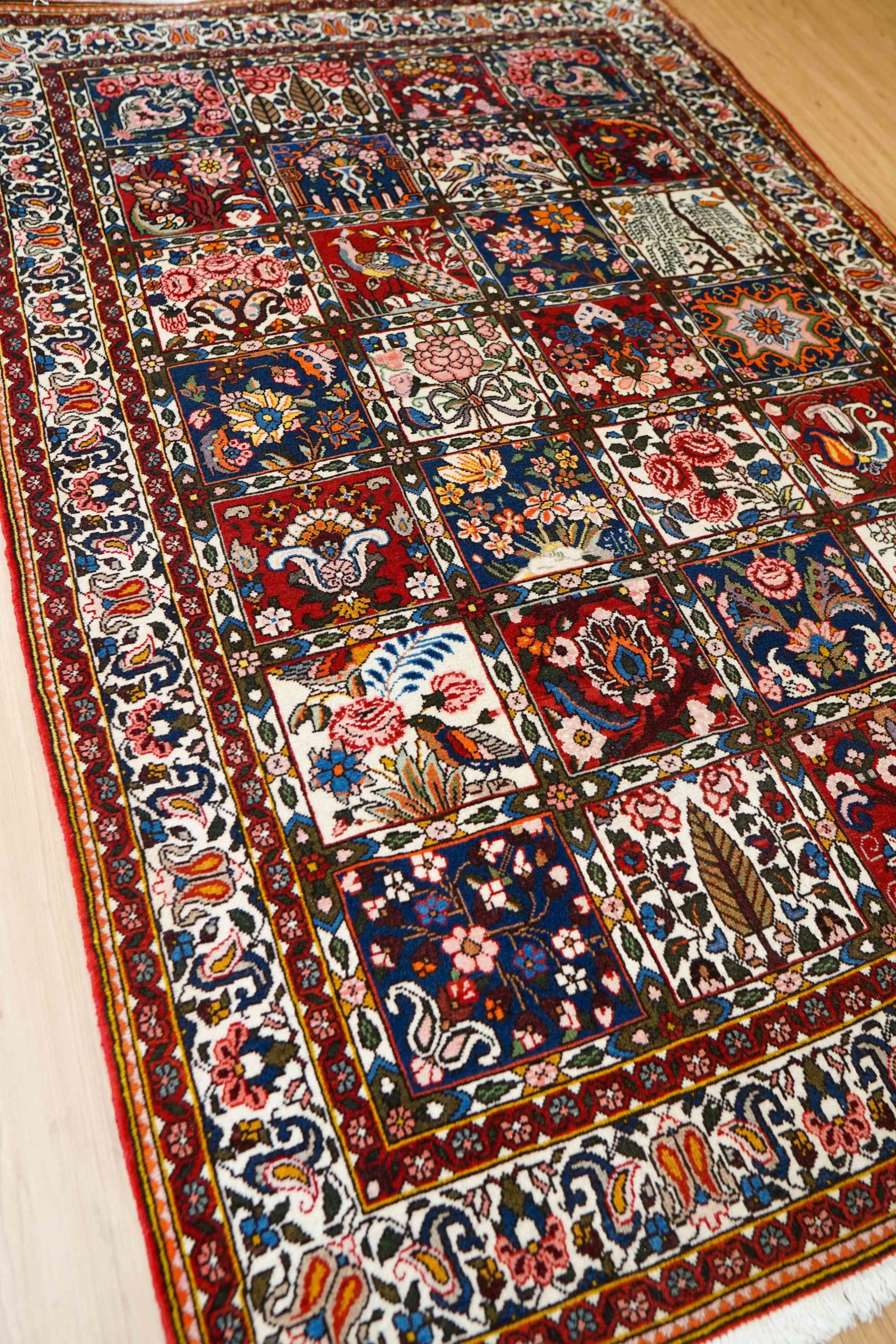  ペルシャ絨毯 バクティアリ産 202×136cm