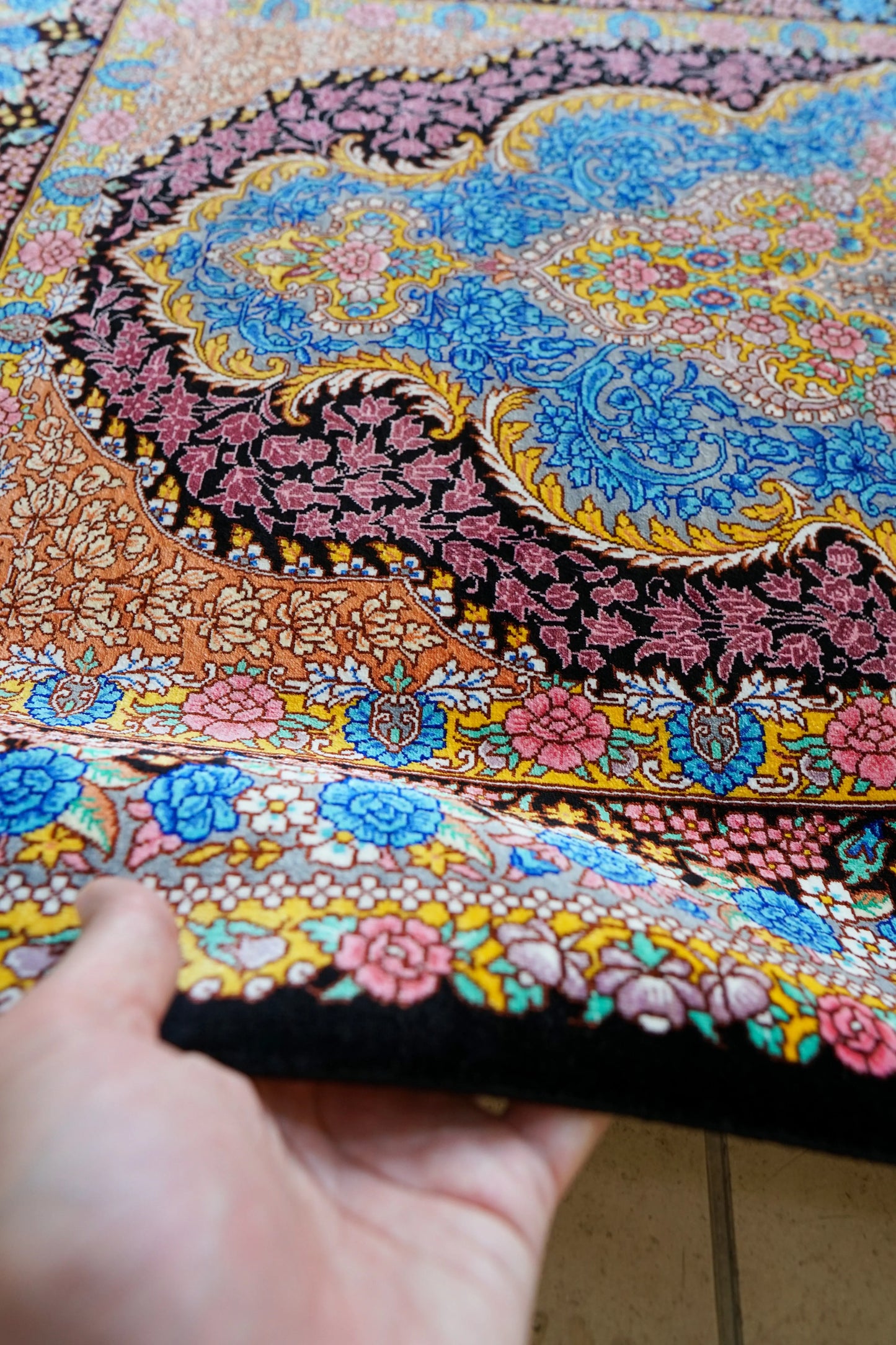 123×78cm　 ペルシャ絨毯クム産シルク 100%　 Decorworks