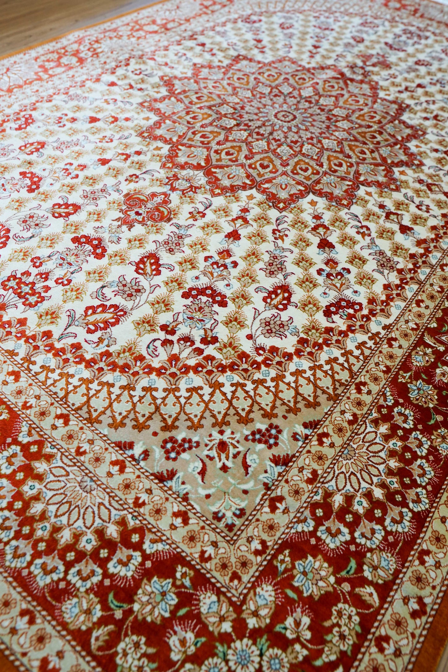  ペルシャ手織り絨毯 クム産 シルク100％ 193×130cm｜クム ワファィ工 房