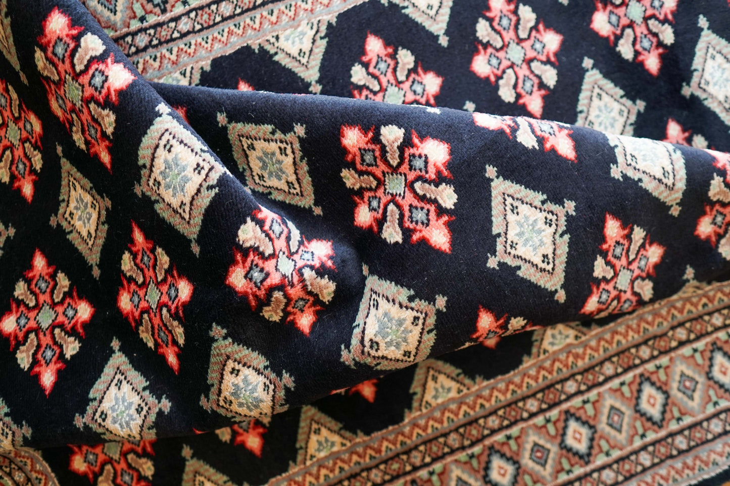 パキスタン手織り絨毯 181×121cm　